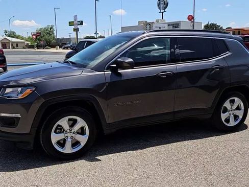 Used 2020 Jeep Compass Latitude w/ Popular Equipment Group FWD image 4