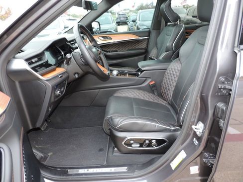 Used 2022 Jeep Grand Cherokee Summit image 25