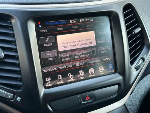 Used 2016 Jeep Cherokee Latitude AWD/4WD image 31