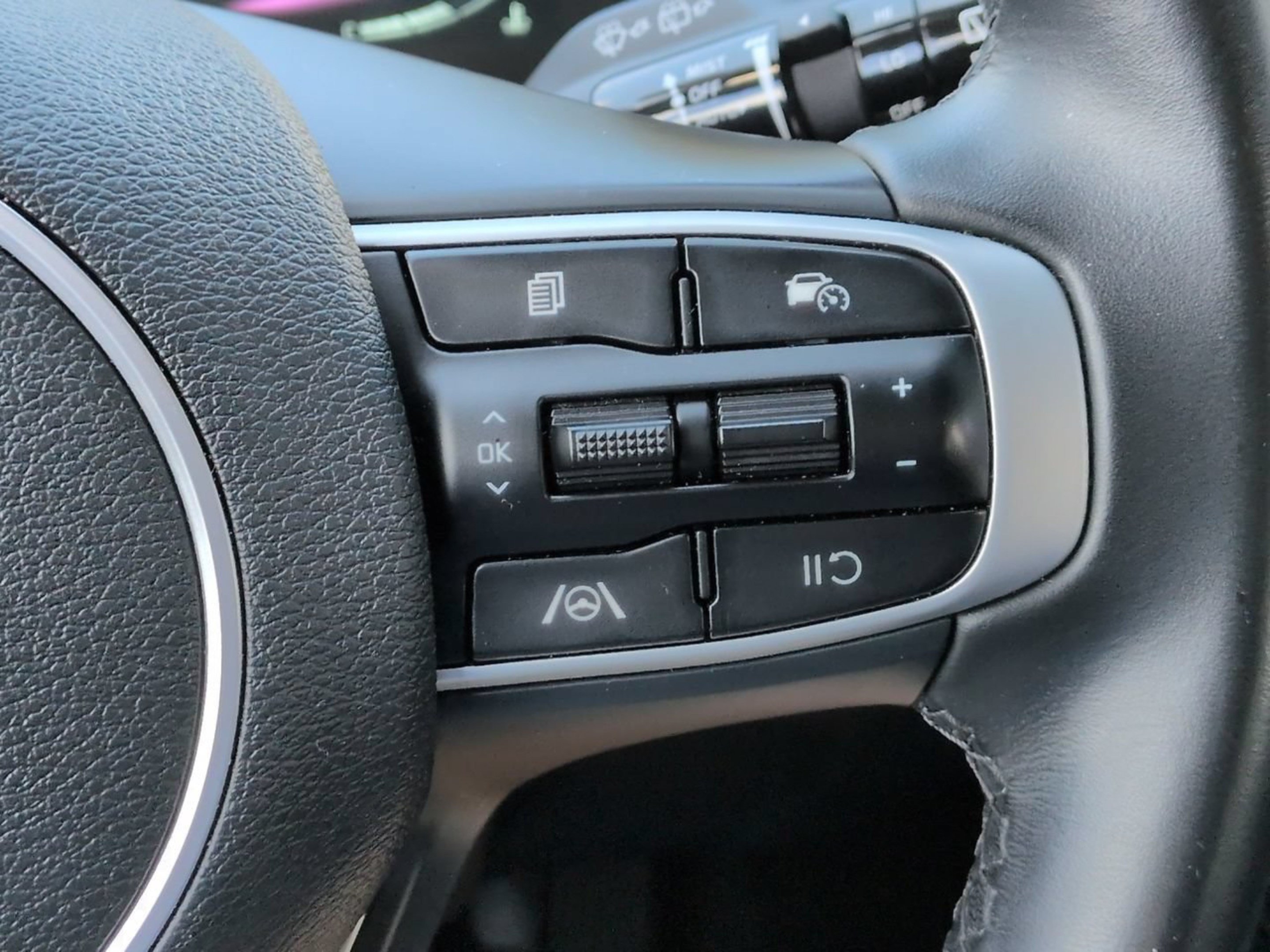 Used 2024 Kia Sportage EX FWD image 31