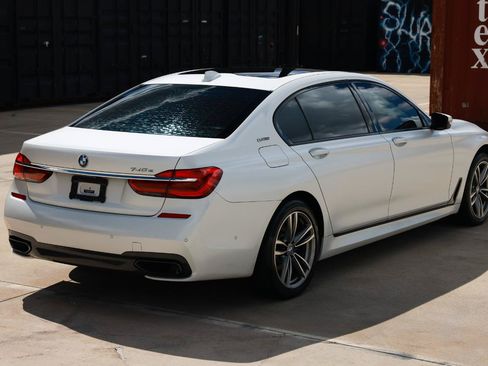 Used 2018 BMW 740e xDrive AWD/4WD image 11