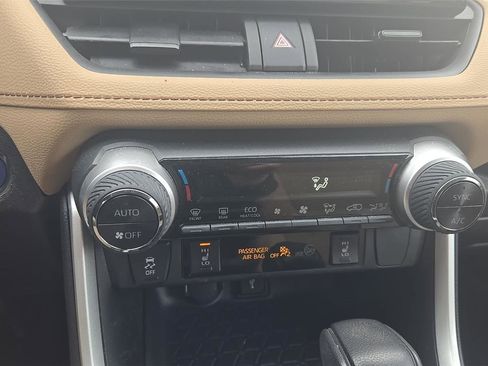 Used 2022 Toyota RAV4 XLE w/ Convenience Package image 25