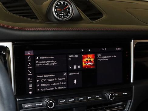 Used 2020 Porsche Macan AWD/4WD image 18