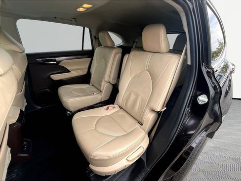 Used 2021 Toyota Highlander Limited AWD/4WD image 22