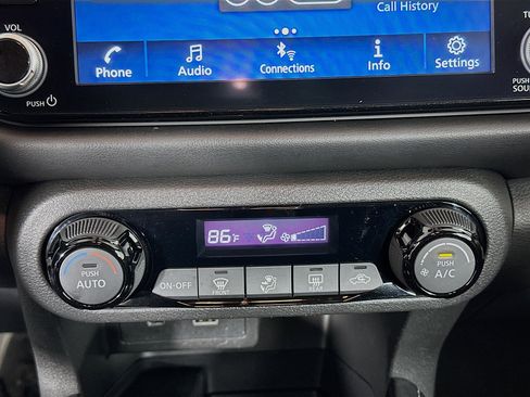 Used 2024 Nissan Kicks SR image 21