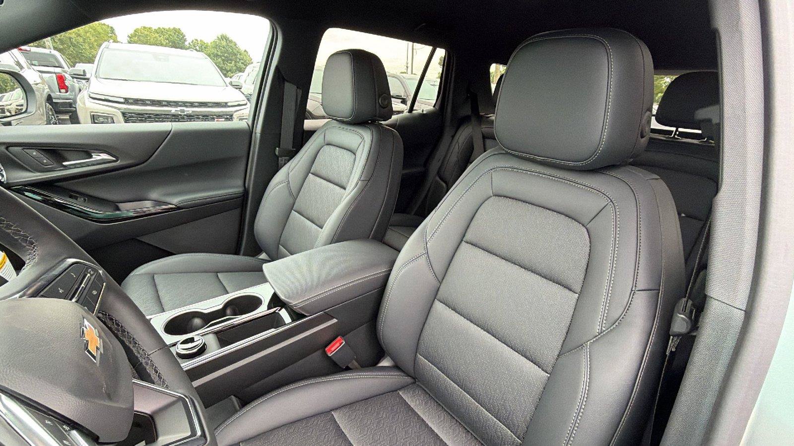 New 2027 Chevrolet Equinox LT w/ Convenience Package II FWD image 4