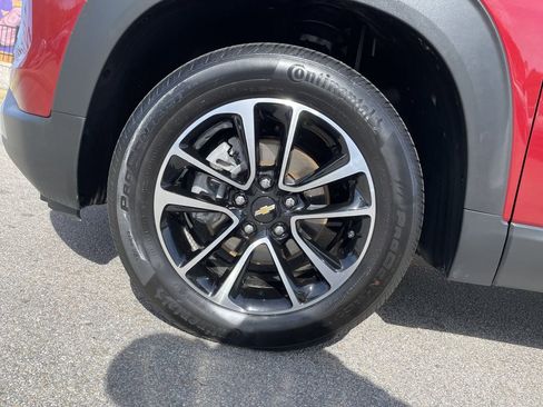 Used 2025 Chevrolet TrailBlazer LT AWD/4WD image 9