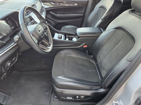 Used 2022 Jeep Grand Cherokee L Laredo image 12