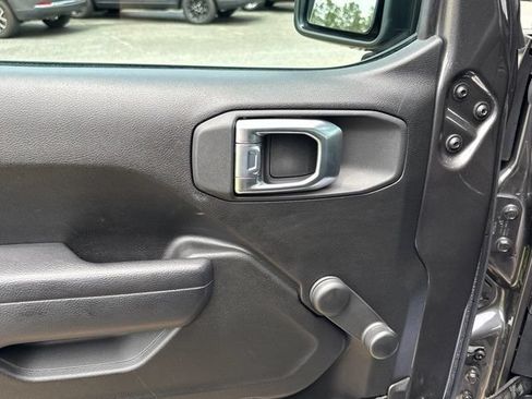 Used 2024 Jeep Gladiator Sport AWD/4WD image 15