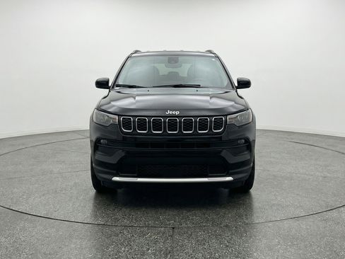 Used 2025 Jeep Compass Latitude image 2