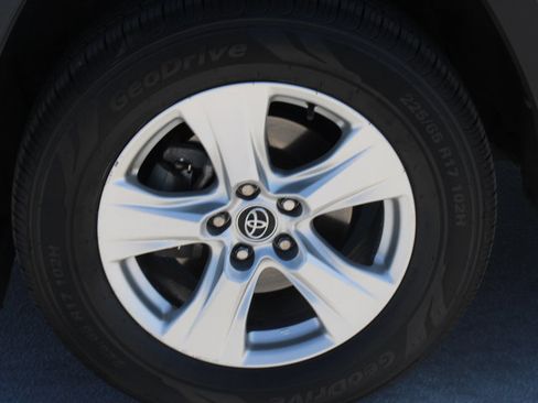 Used 2020 Toyota RAV4 XLE AWD/4WD image 9