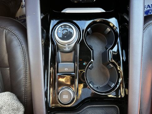 Certified 2025 Ford Explorer Platinum w/ LUX Leather Package image 17