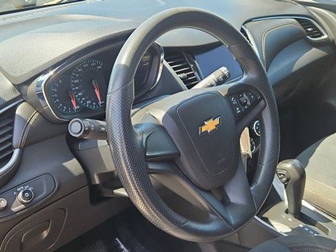 Used 2021 Chevrolet Trax LS AWD/4WD image 11