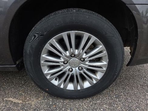 Used 2016 Chrysler Town & Country Touring-L FWD image 60
