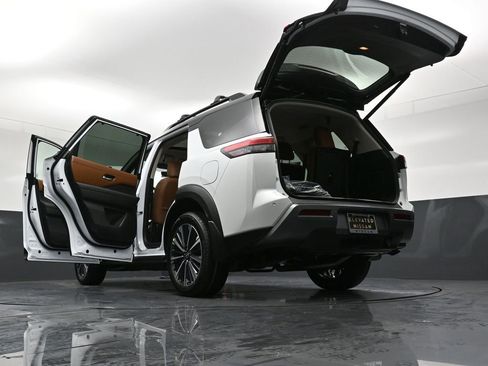 New 2026 Nissan Pathfinder Platinum w/ Lighting Package AWD/4WD image 40