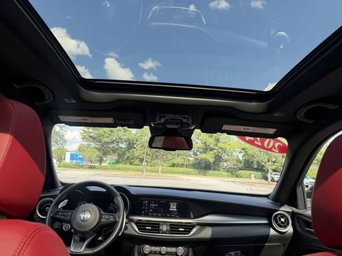 Used 2024 Alfa Romeo Stelvio Veloce AWD/4WD image 40