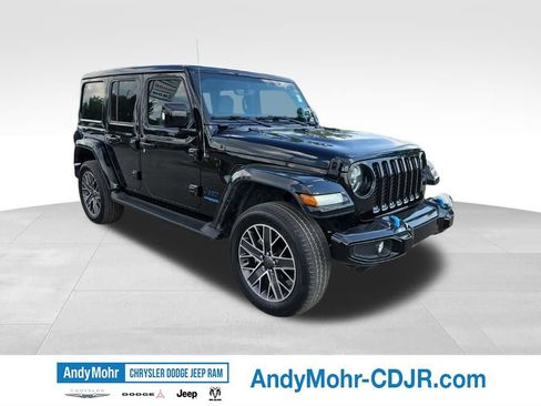 Used 2022 Jeep Wrangler Unlimited Sahara AWD/4WD image 3