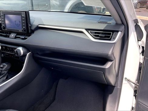 Used 2021 Toyota RAV4 XLE w/ Carpet Mat Package (TMS) image 15