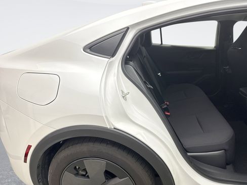 Used 2024 Toyota Prius Prime SE image 17