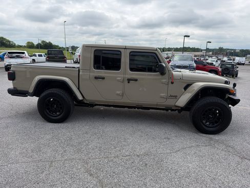 Used 2022 Jeep Gladiator Rubicon w/ LED Lighting Group AWD/4WD image 4