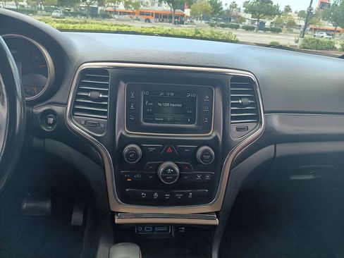 Used 2017 Jeep Grand Cherokee Laredo RWD image 16