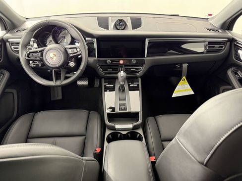 New 2025 Porsche Macan Turbo image 18