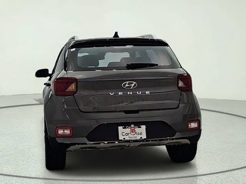 Used 2022 Hyundai Venue Limited FWD image 5