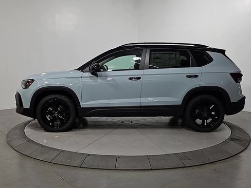 New 2026 Volkswagen Taos SE AWD/4WD image 2