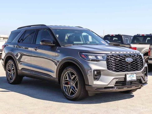 Certified 2025 Ford Explorer ST-Line w/ ST-Line Street Pack AWD/4WD image 3