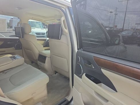 Used 2017 Lexus LX 570 4WD w/ Luxury Package image 15