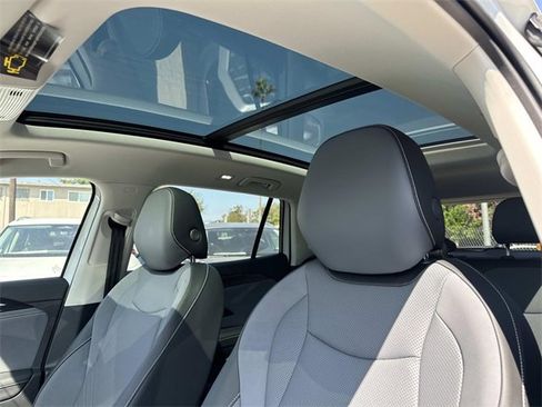 New 2025 Volkswagen Tiguan SE image 18