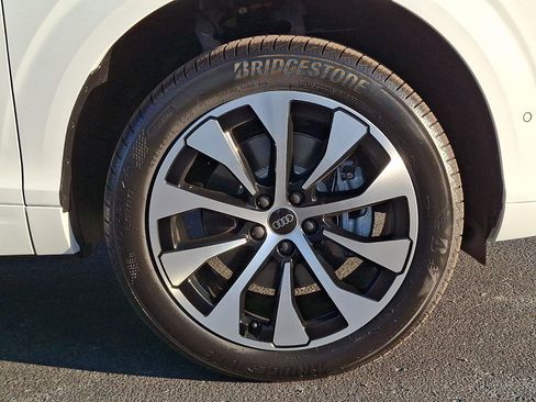 New 2026 Audi Q3 quattro 2.0T AWD/4WD image 7