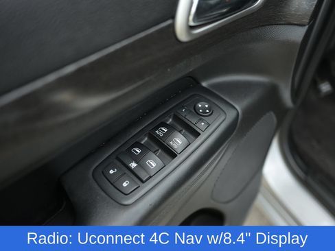 Used 2018 Jeep Grand Cherokee Altitude AWD/4WD image 29