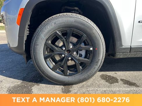New 2026 Jeep Grand Cherokee Altitude AWD/4WD image 25