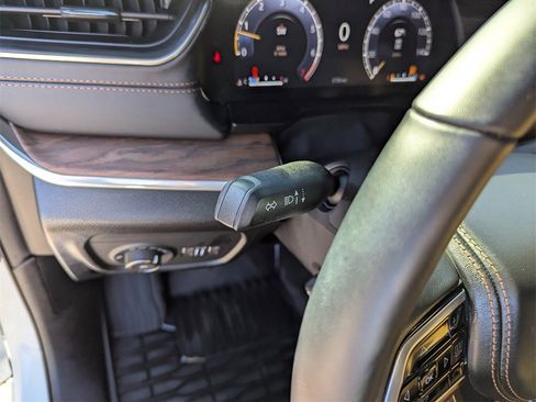 Used 2025 Jeep Grand Cherokee Summit w/ Obsidian Package image 21