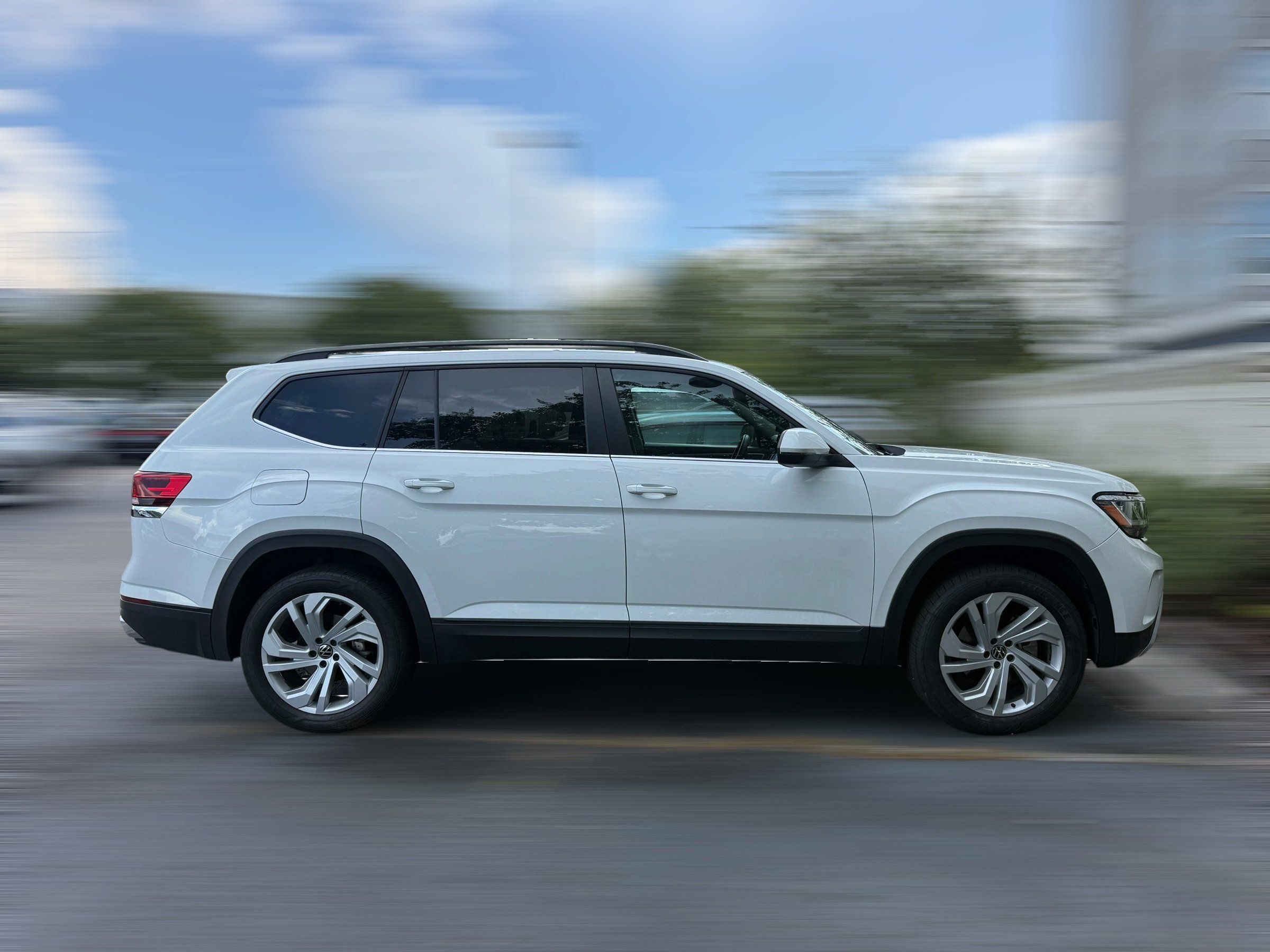 Used 2021 Volkswagen Atlas SE w/ Panoramic Sunroof Package FWD image 4