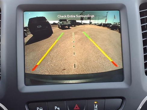 Used 2023 Jeep Cherokee Altitude Lux image 18