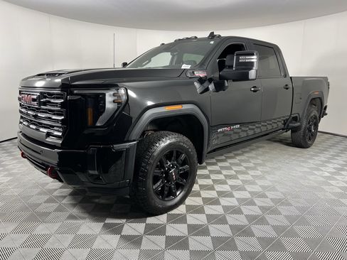 Used 2024 GMC Sierra 2500 AT4 w/ AT4 Premium Plus Package image 3