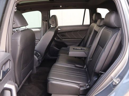 Used 2022 Volkswagen Tiguan SE R-Line image 10