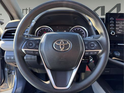 Used 2022 Toyota Camry LE AWD/4WD image 11