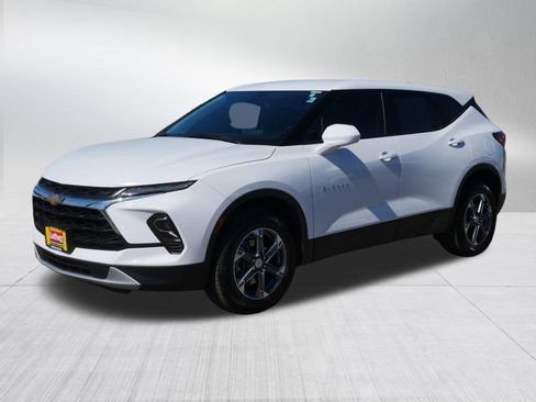 Used 2023 Chevrolet Blazer LT w/ Driver Confidence Package image 3