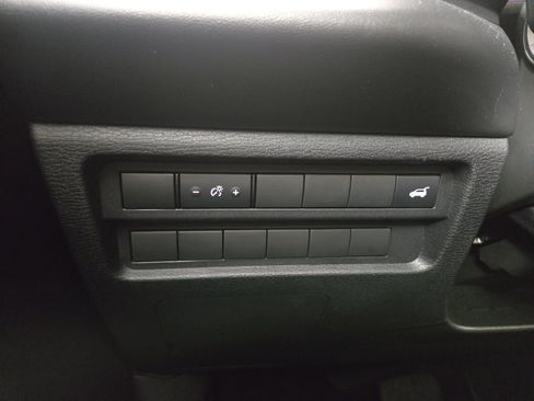Used 2024 Mitsubishi Outlander AWD image 29