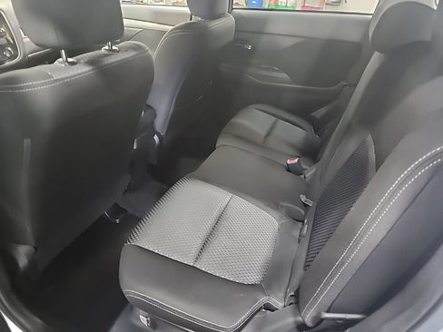 Used 2017 Mitsubishi Outlander ES AWD/4WD image 8