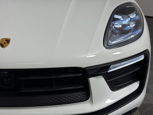 Certified 2024 Porsche Macan AWD/4WD image 12