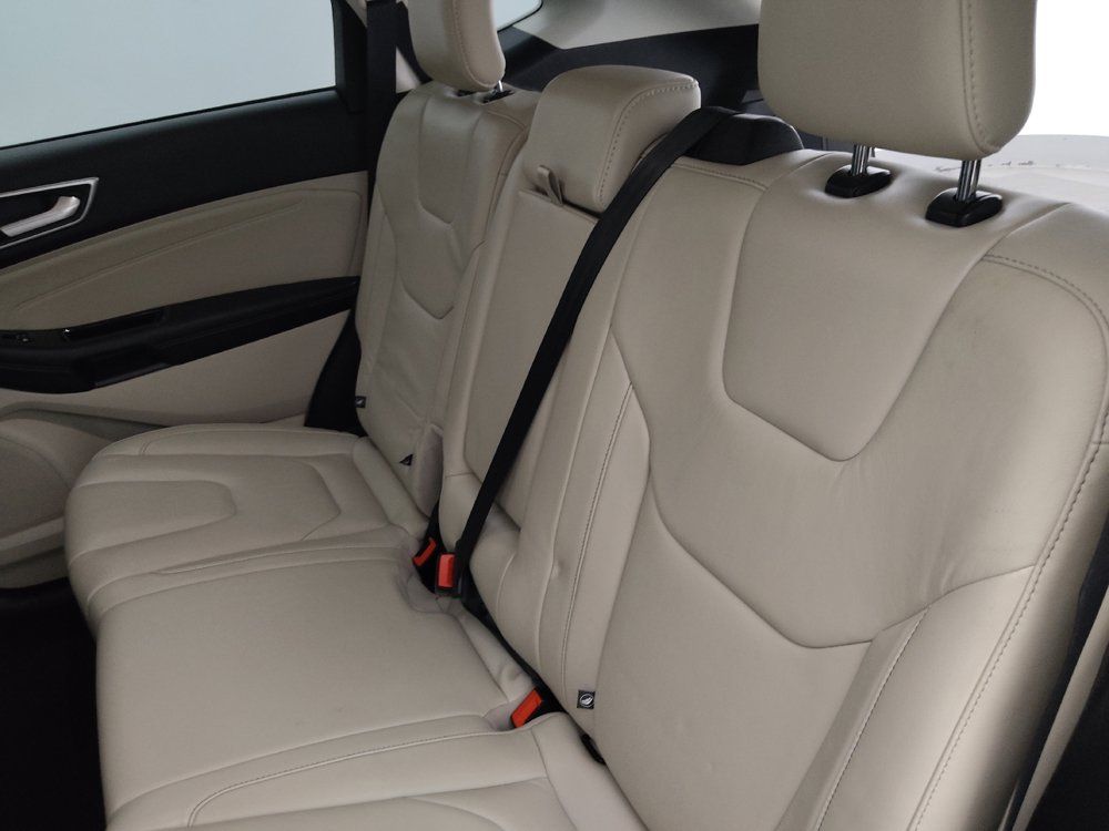 Used 2019 Ford Edge Titanium FWD image 18