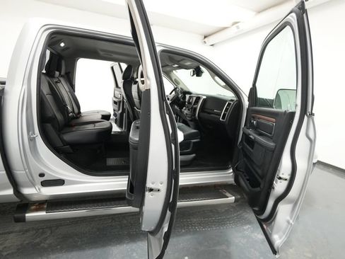 Used 2017 RAM 1500 Laramie AWD/4WD image 28