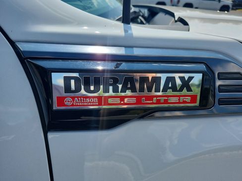 Used 2025 GMC Sierra 2500 AT4 w/ AT4 Premium Plus Package AWD/4WD image 9
