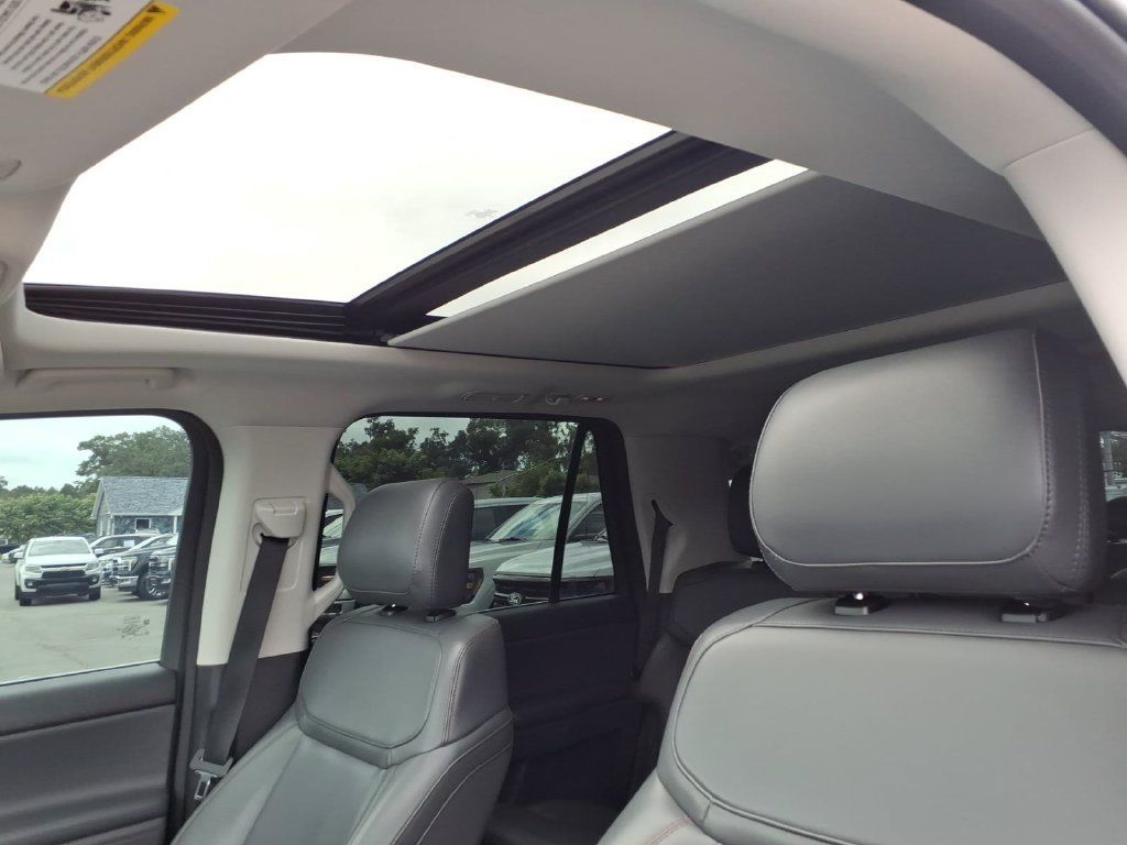 Used 2025 Ford Expedition Active RWD image 30