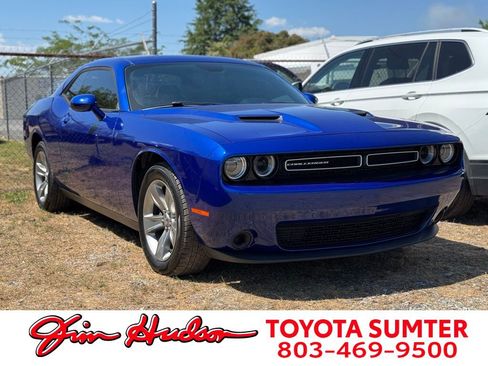 Used 2019 Dodge Challenger SXT RWD image 1