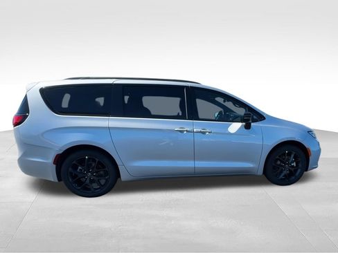 New 2026 Chrysler Pacifica Select w/ S Appearance Package FWD image 8